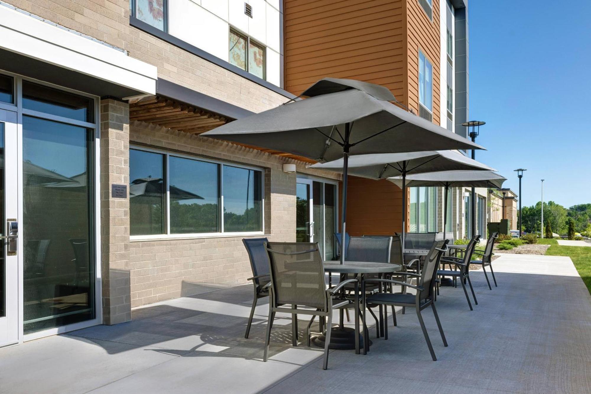Fairfield Inn & Suites By Marriott Milwaukee Brookfield Exterior foto
